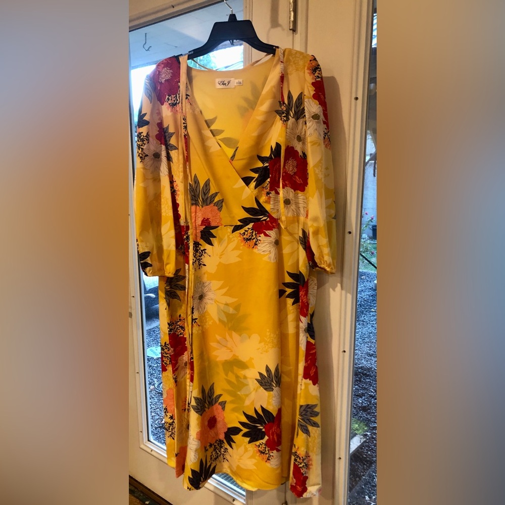 Eliza J Floral Yellow Dress midi surplace wrap